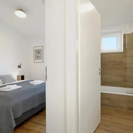 Stunning In Lembruch-duemmer With Kitchen *